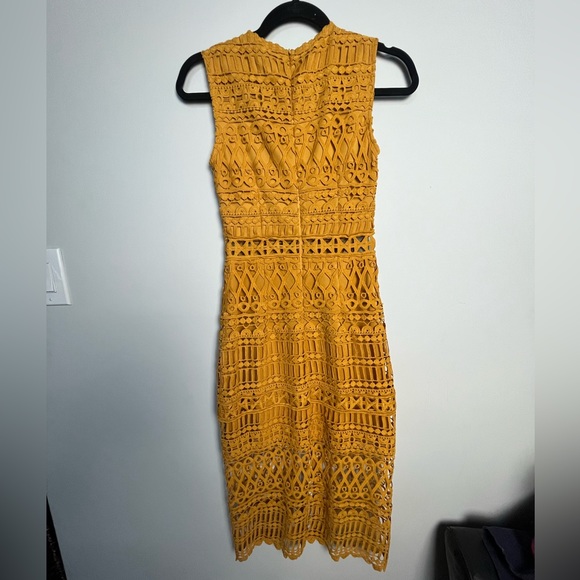 Two Sisters Lace Dress - Picture 4 of 5